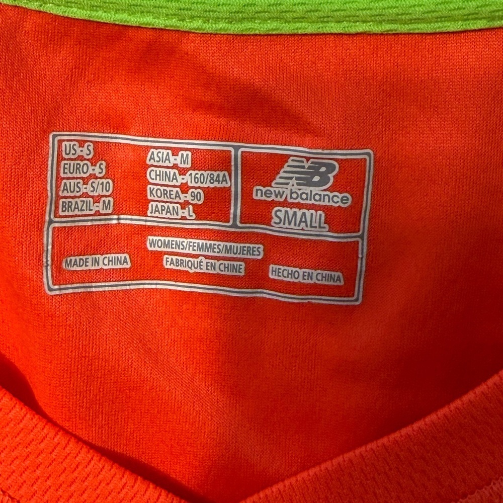 New Balance Women’s Short Sleeve V-Neck Workout T-Shirt Top S Tangerine Dream 🍊 - Picture 5 of 9